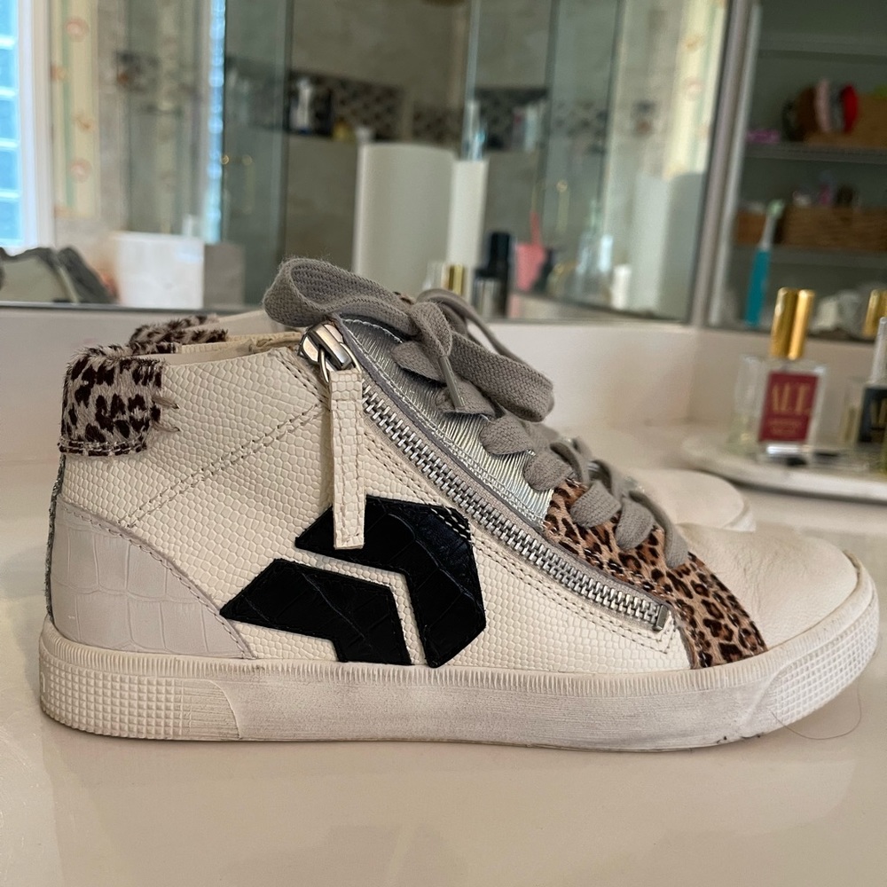 Dolce Vita Fashion Sneaker